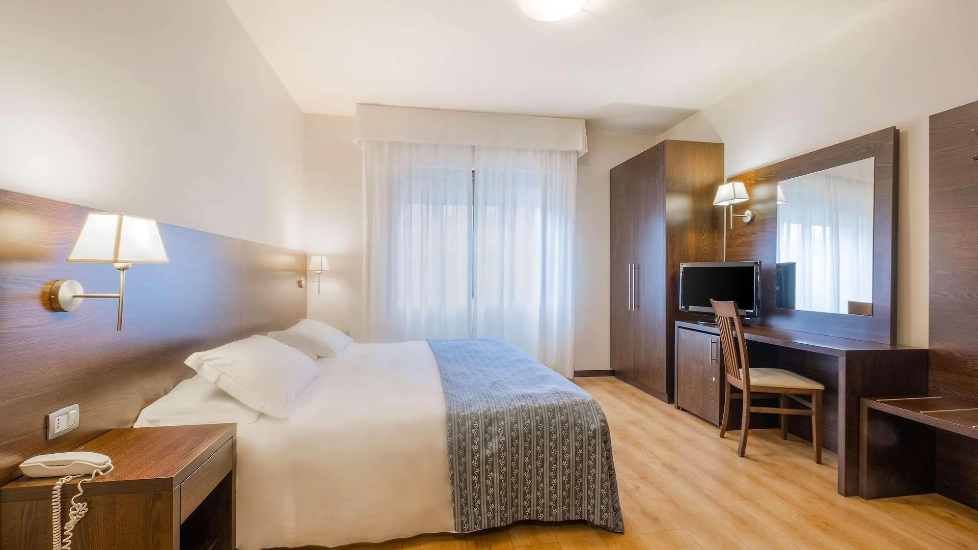 Hotel Delfino Venezia Mestre 4*,  Italië
