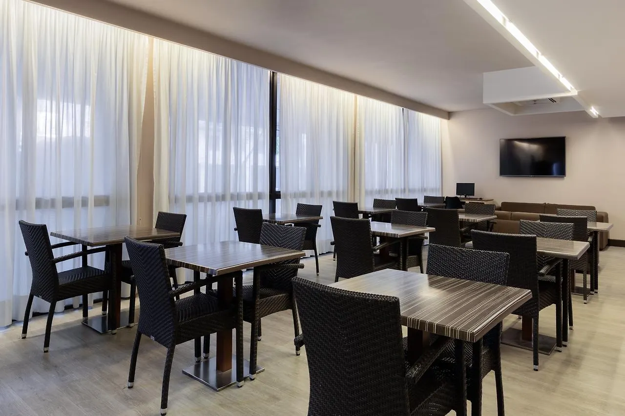 Hotel Delfino Venezia Mestre 4*,