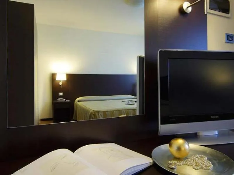 Hotel Delfino Venezia Mestre 4*,
