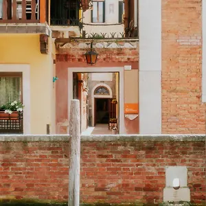 casa-accademia-venice.hotelslidodijesolo.com/